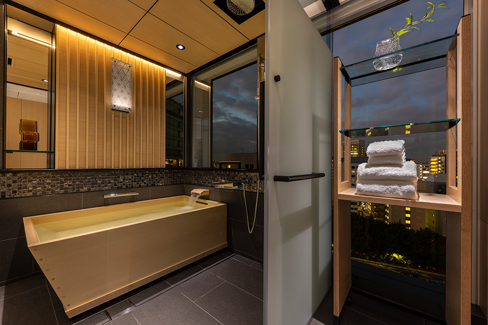 Bathroom of the Executive HINOKI Suite